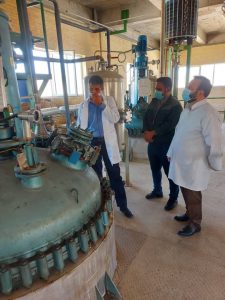 بازدید دبیر سندیکای تولید کنندگان مواد اولیه دارویی از داروسازی طاها