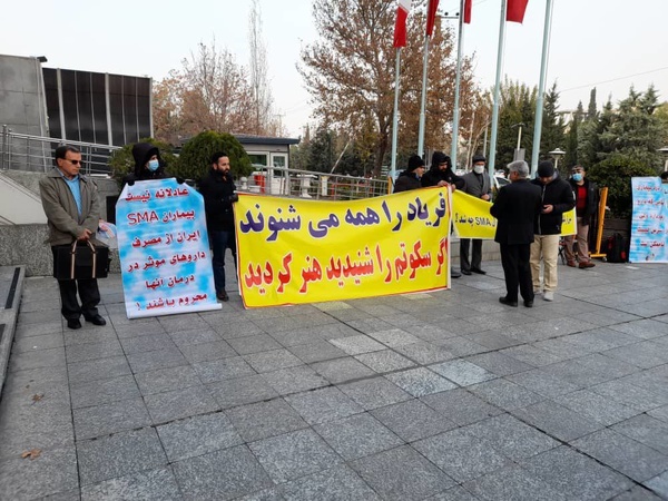 تجمع بیماران اسامای در اعتراض به نحوه توزیع دارو