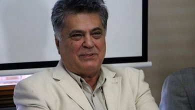 گروههای زیادی عطای پزشکی را به لقایش بخشیدهاند