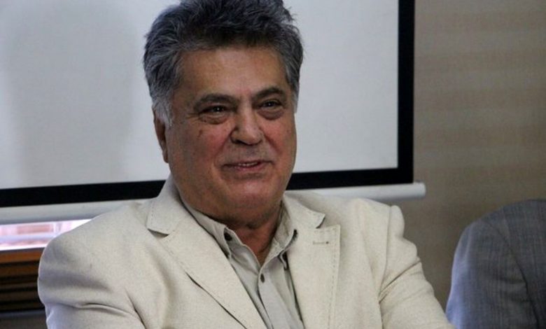 گروههای زیادی عطای پزشکی را به لقایش بخشیدهاند